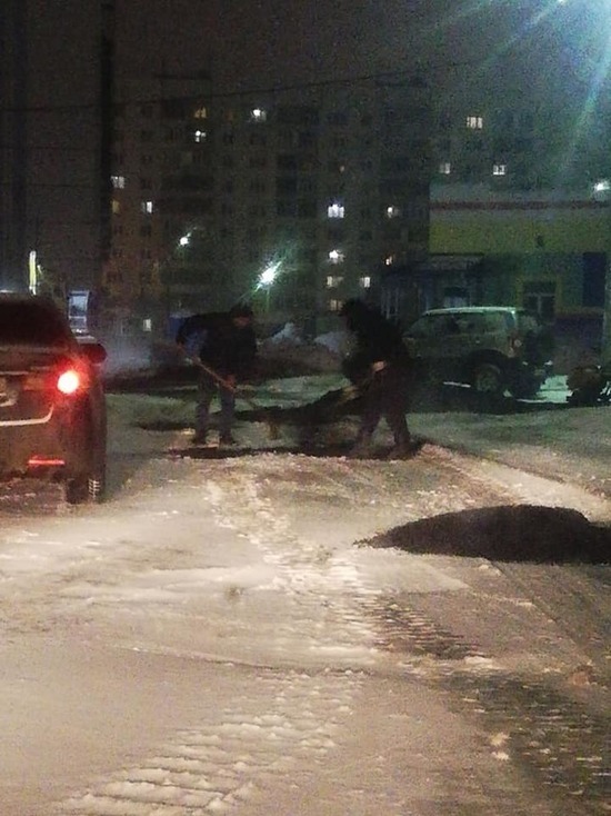 В Ярославле ямочный ремонт начали делать поверх снега