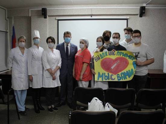 «Спасибо врачам»: персоналу Костромской окружной больницы передали наборы свежих овощей