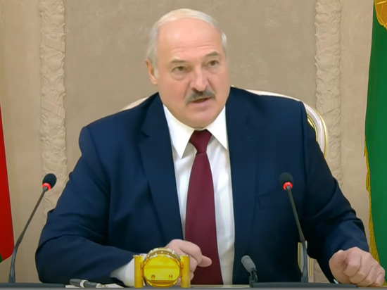 Лукашенко заявил, что уйдет с поста президента после принятия новой конституции