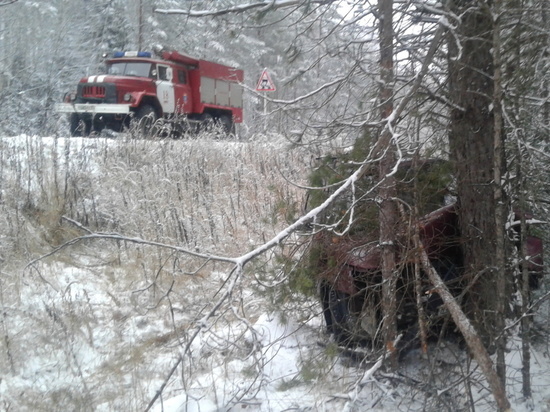 Снежно и скользко: в Ивановской области очередное авто улетело в кювет