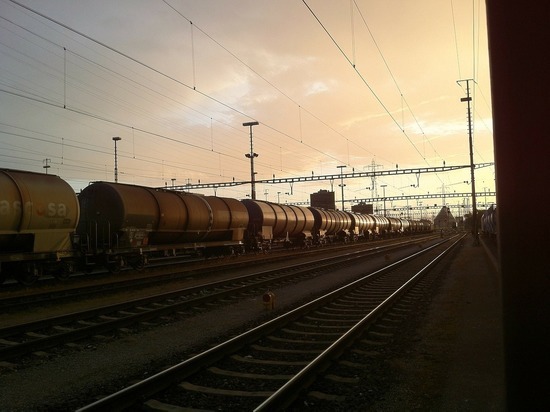На железной дороге Ямала случилась утечка газоконденсата из вагона