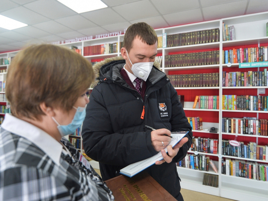 Михаил Дегтярев ввел традицию передавать в дар поселковым библиотекам уникальные издания