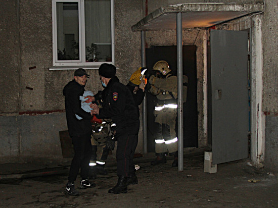 Пожилая женщина погибла из-за возгорания в многоэтажке Барнаула