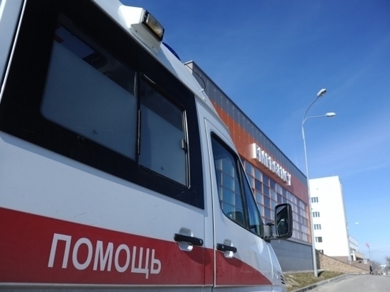 В Волгограде столкнулись две отечественные легковушки, пострадал человек