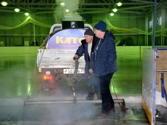 Сезон массового катания на коньках открылся в Магадане