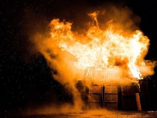 Две бани сгорели за ночь в кузбасском городе