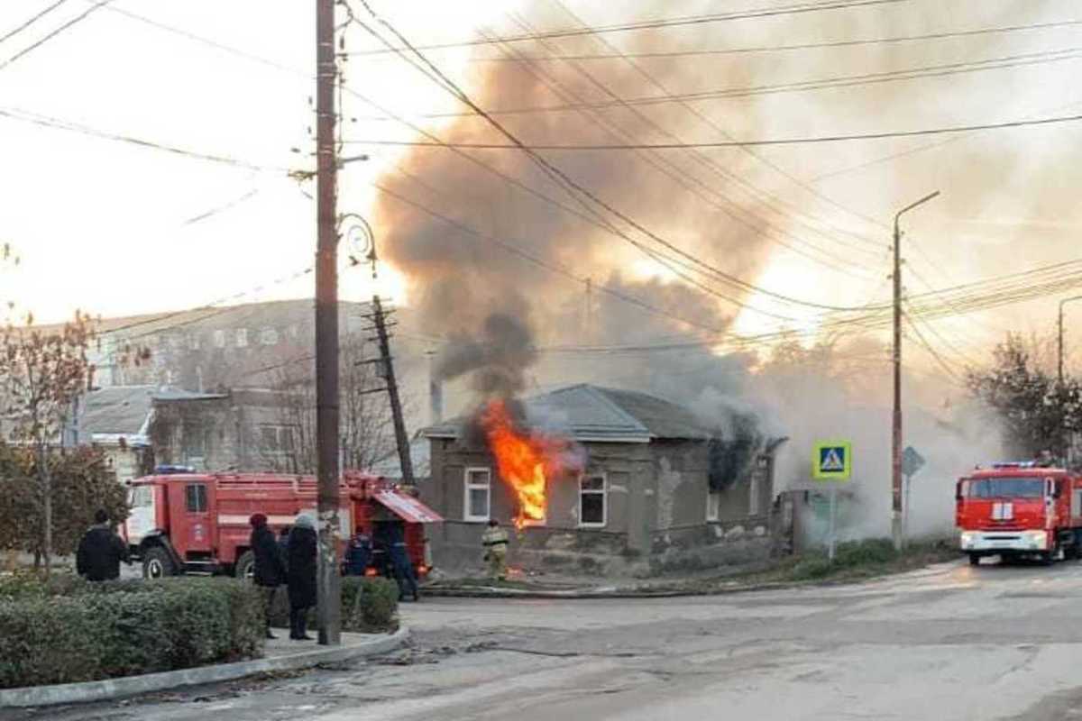 Тревога в таганроге сегодня. Пожар в Таганроге. Пожар в Ростове на Таганрогской. Пожар в Таганроге вчера. В Таганроге загорелся дом.