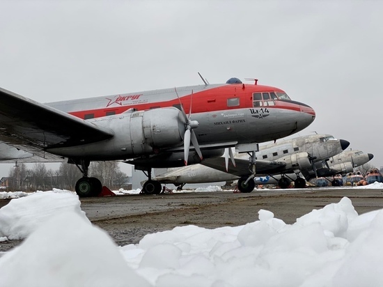 На аэродроме под Калугой нашел пристанище самолет Деда Мороза