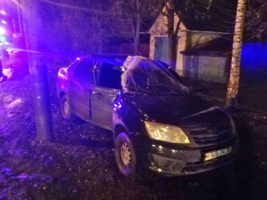 В Тамбове водитель «Lada Granta» врезался в фонарный столб