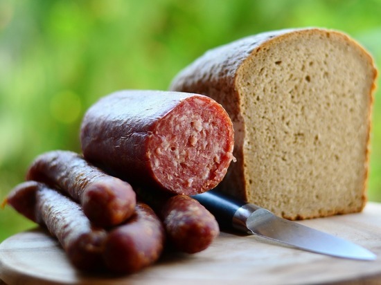 Вредный канцероген нашли в полукопченой колбасе в Забайкалье