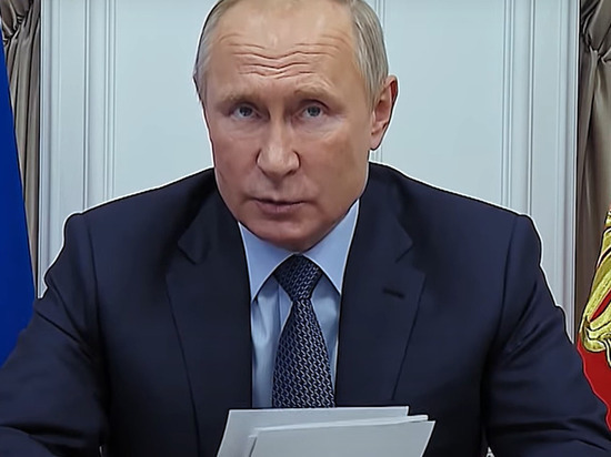 Путин потребовал от чиновников решать проблемы с доходами россиян