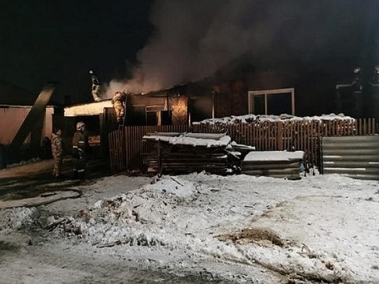 Два человека погибли в страшном пожаре в Новосибирской области