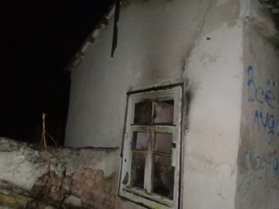 В Анапе в пожаре погиб 50-летний мужчина, живший в "заброшке"