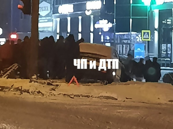 В Брянске возле ТЦ «Океан Плаза» автомобиль вылетел на тротуар