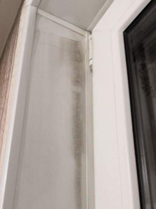 Кемеровчане сообщили о чёрной пыли после проветривания квартиры