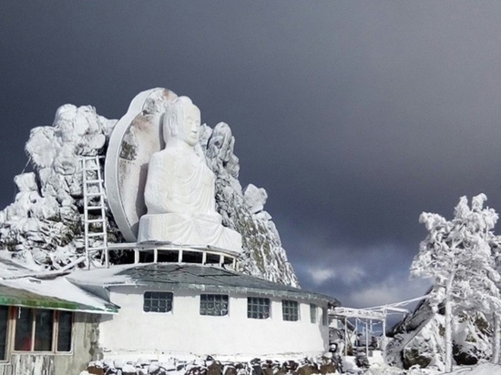 Неизвестные просят остановить "захват" горы Качканар буддистами