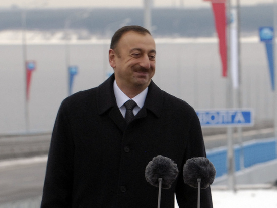 Президент Азербайджана посоветовал Парижу не лезть в чужие дела