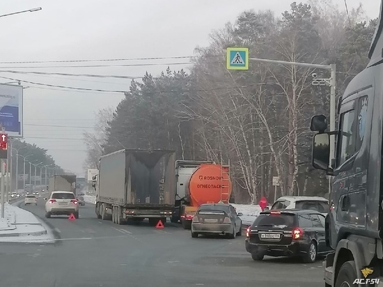 Несколько аварий собрали многокилометровую пробку в Новосибирске