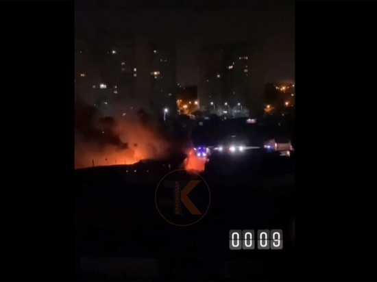 В Краснодаре ночью потушили пожар на улице Автолюбителей