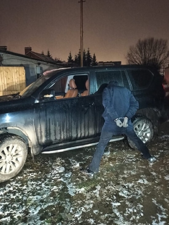 В Твери полицейские задержали двух профессиональных угонщиков