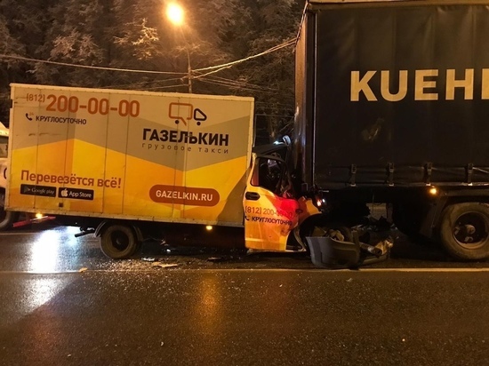 В аварии на дороге в Тверской области машине раздавило кабину