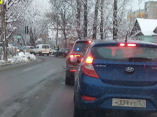 В Брянске погиб в ДТП пассажир Renault с эмблемой такси «Яндекс»