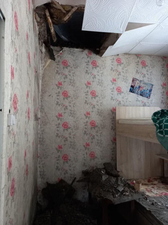 Потолок обвалился в одном из кемеровских общежитий