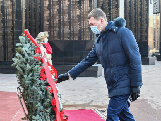 Михаил Дегтярёв возложил венки и цветы к мемориалу «Вечный огонь»