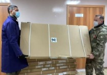 Губернатор Забайкальского края Александр Осипов вместе с добровольцами начал оборудовать мебелью новый моностационар для больных COVID-19 на Казачьей в Чите