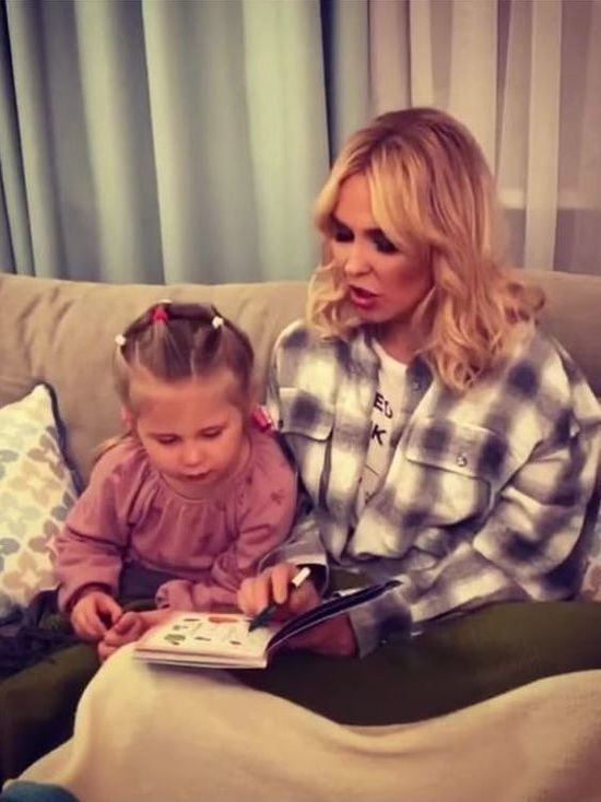 «Я просто в шоке»: Пелагея показала читающую 3-летняюю дочь
