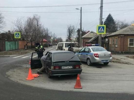 В Ростове водитель «Митсубиси» врезался в ВАЗ: есть пострадавший