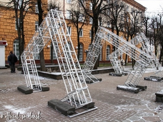 Смоленск активно украшают к новому году, готовят новые инсталляции