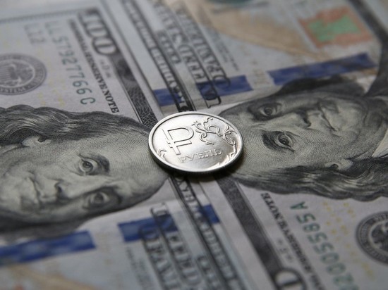 Курс доллара опустился ниже 75 рублей впервые с 18 сентября