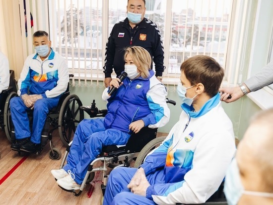 В Улан-Удэ спортсменам-инвалидам подарили новые кресла-коляски