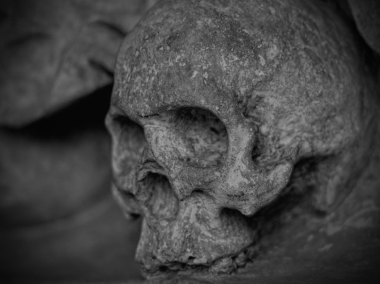 Житель Надыма нашел скелет человека в подвале дома