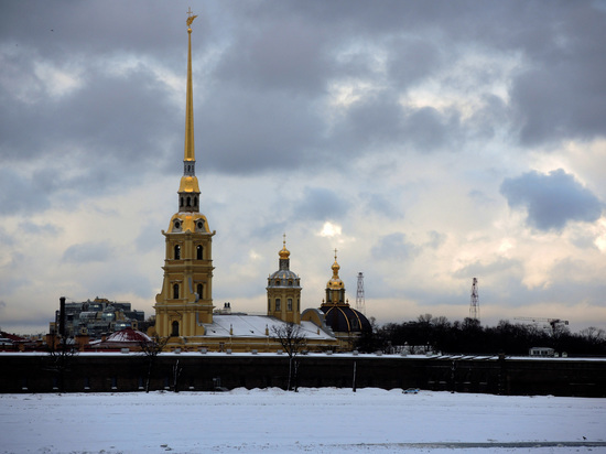 Россияне начали массово отказываться от новогодних туров в Петербург