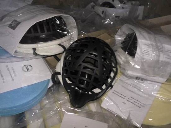 Медики Докучаевска получили многоразовые антиковидные маски