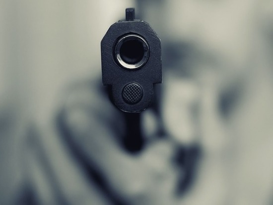 Подросток угрожал прохожим пистолетом на Народного ополчения
