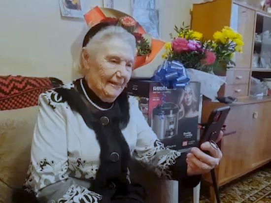 Любимов поздравил с 96-летием педагога Галину Соболеву