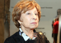 82-летняя советская и российская актриса, народная артистка РФ, звезда фильмов "Служебный роман", "Небеса обетованные" заявила, что ее стали посещать негативные мысли, в том числе о скорой смерти