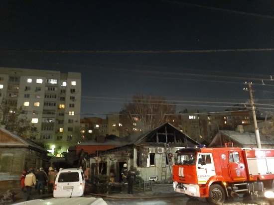 В центре Саратова сгорел известный магазин "Раки-рыба"
