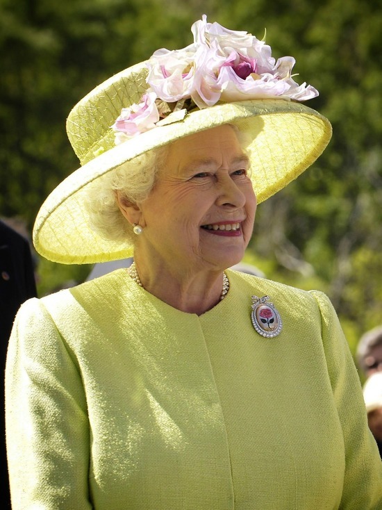 СМИ: Королева Великобритании собралась сделать прививку от COVID-19