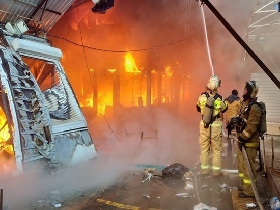 На рынке "Классик" под Ростовом произошел крупный пожар