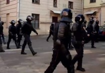 В спальных районах столицы Белоруссии начались отдельные задержания граждан, которые планировали принять участие в воскресном "Марше воли"