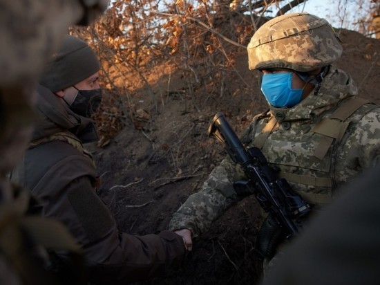 Зеленский в Донбассе встретился с военными