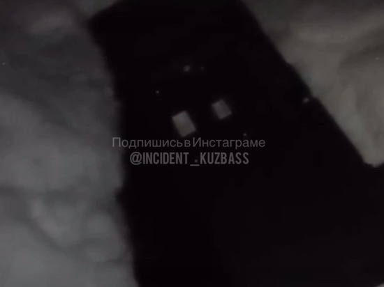 Кемеровчан возмутил выброшенный из окна общежития современный телевизор