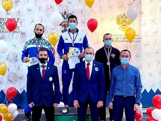 Якутяне завоевали медали на чемпионате России по гиревому спорту среди студентов