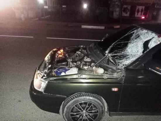 В Славянске-на-Кубани мужчина попал под колеса машины, когда шел вдоль дороги