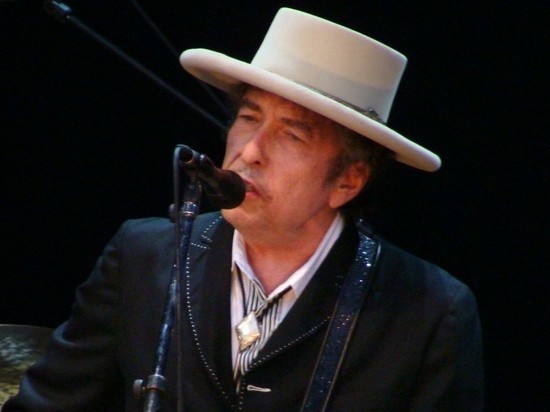 Боб Дилан продал права на все свои 600 песен