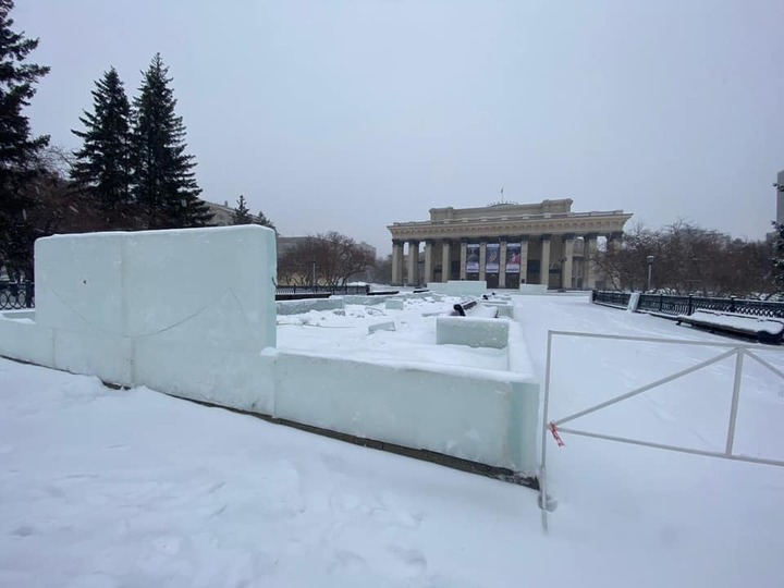 Каток возле оперного театра новосибирск